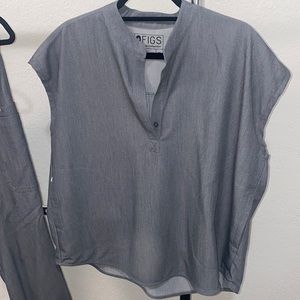 Figs crop sleeve scrub top, size M